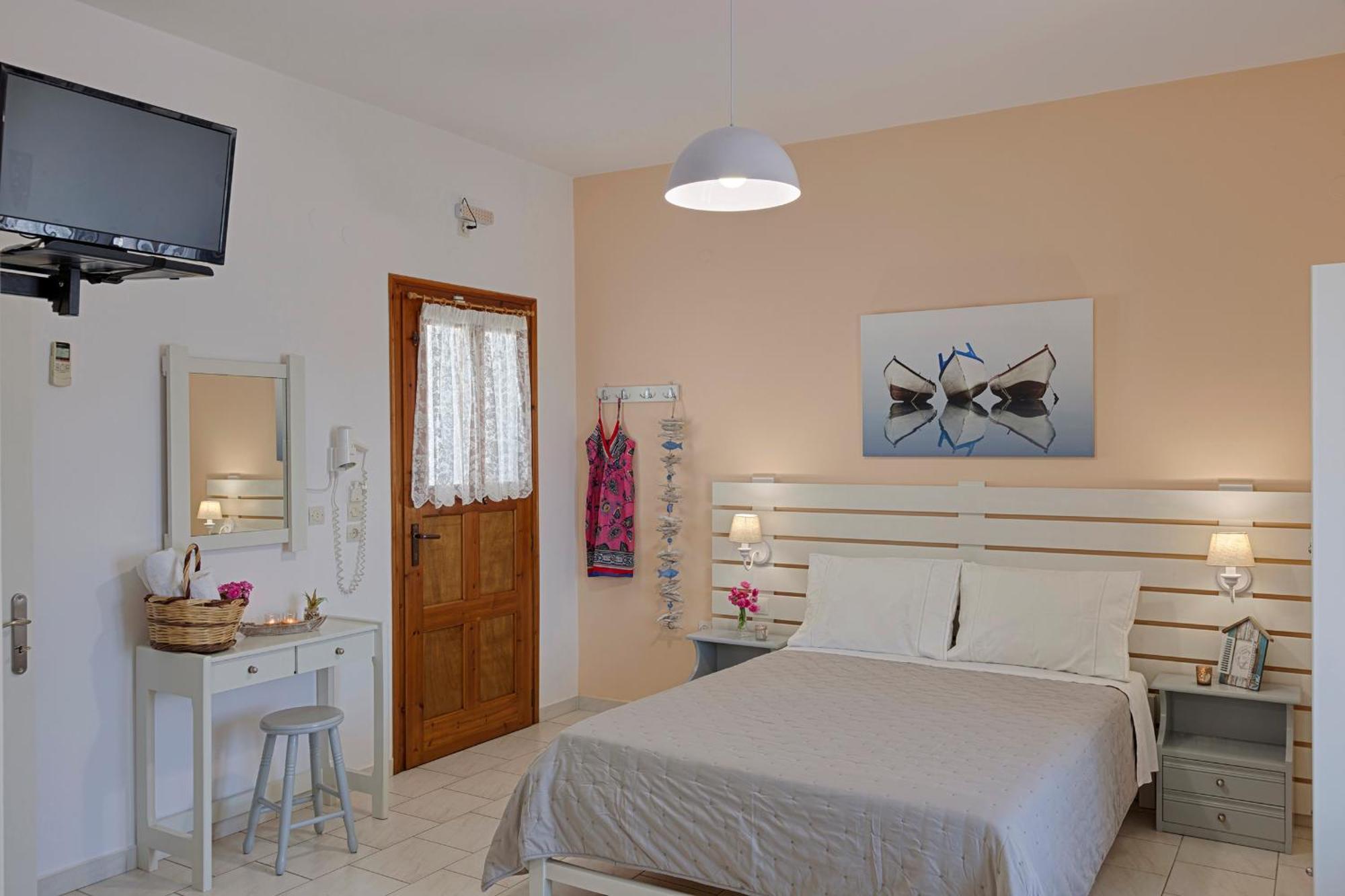 Letta'S Apartments Финикас Экстерьер фото