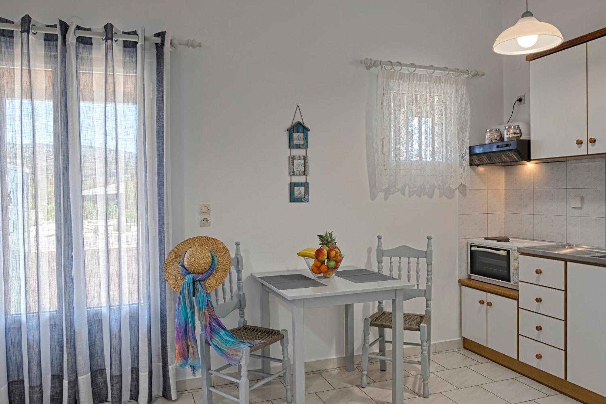 Letta'S Apartments Финикас Экстерьер фото